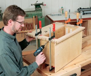 Securing chest drawer case with pocket screws